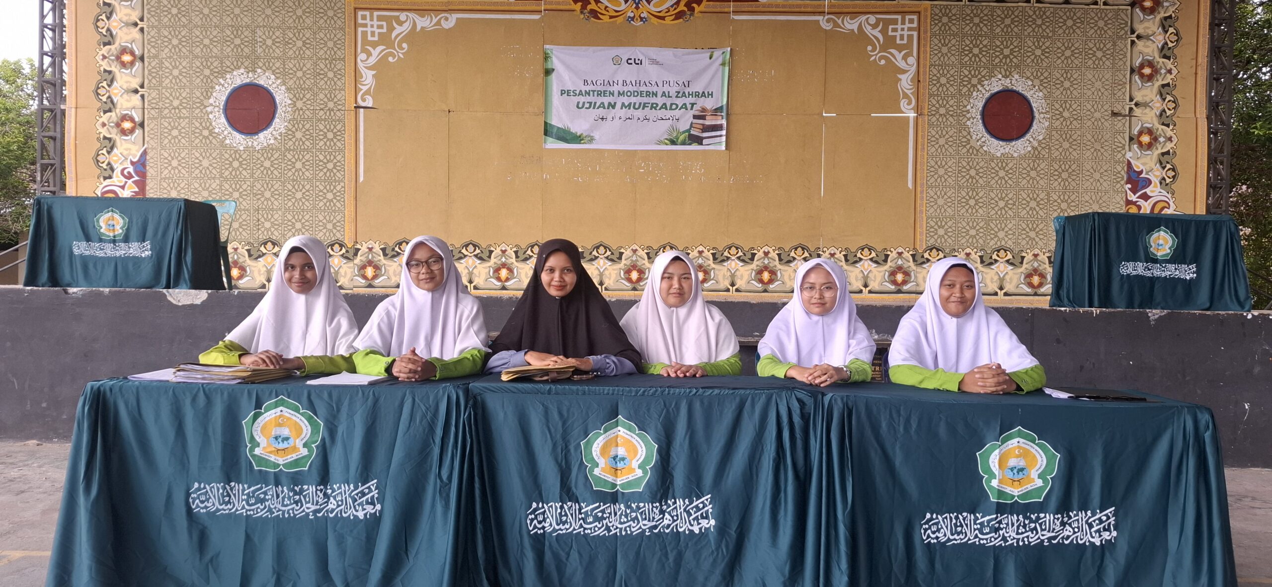 Koord. Bahasa Pusat Putri Bersama Pembimbing